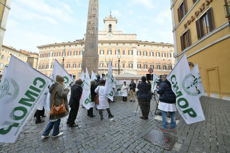 Medici della Cimop in piazza a Roma