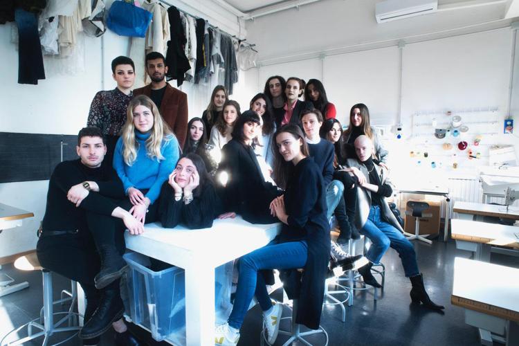 Un gruppo di giovani designer dell'Accademia di Costume e Moda