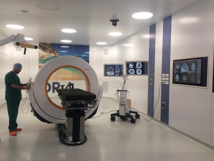 Sardinian hospital looks to the future with latest-generation CAT scanner