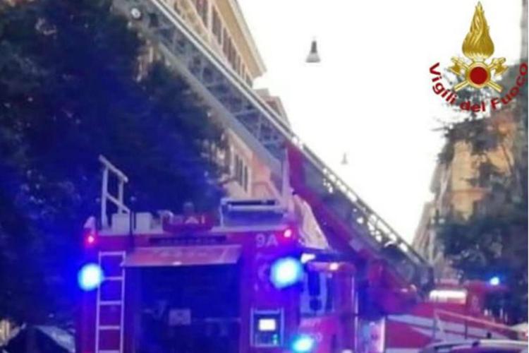 Roma, incendio in un appartamento
