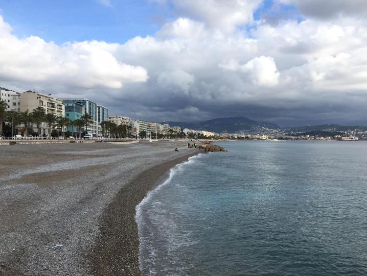 Innovazione: sulla spiaggia di Nizza la tecnologia italiana anti-erosione