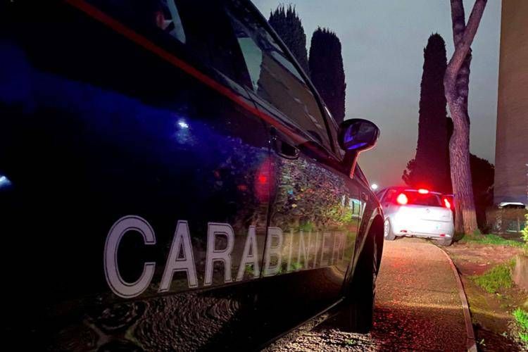 Litiga con ragazzi al bar e spara fucilata contro loro auto