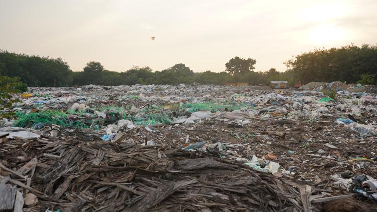 Rifiuti: plastica, Greenpeace scopre traffico illecito da Italia in Malesia