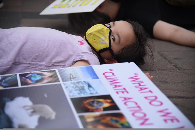 manifestazione  contro i cambiamenti climatici a Bangkok (Fotogramma)