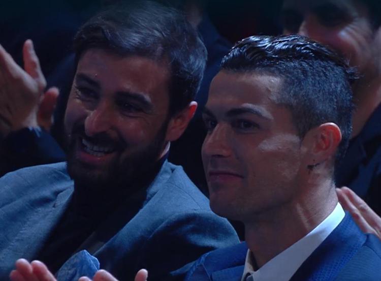 Georgina 'in campo' a Sanremo, Ronaldo applaude 'in tribuna'