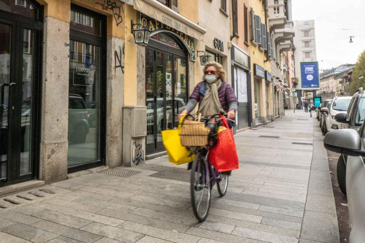 Mobilità: post Covid, in Italia meno autobus e più bici