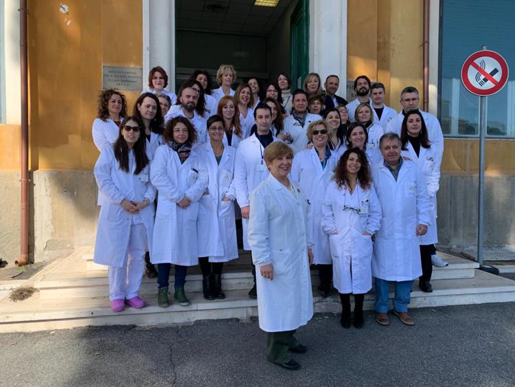 Parte del team di Virologia dello Spallanzani di Roma con al centro Maria Rosaria Capobianchi