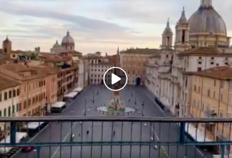 Le note di Ennio Morricone scaldano Piazza Navona/Video