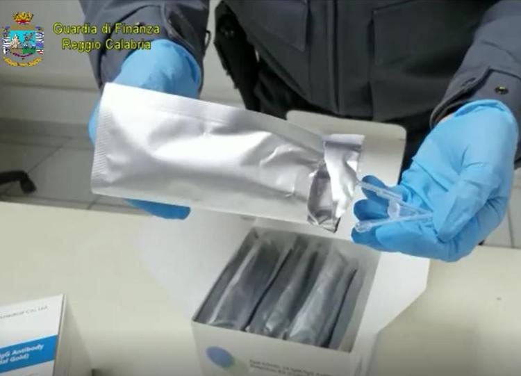 Coronavirus Calabria, sequestrati 900 kit falsi per diagnosi