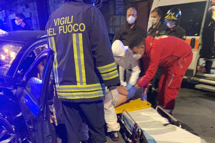 Napoli, poliziotto muore in scontro con auto rapinatori