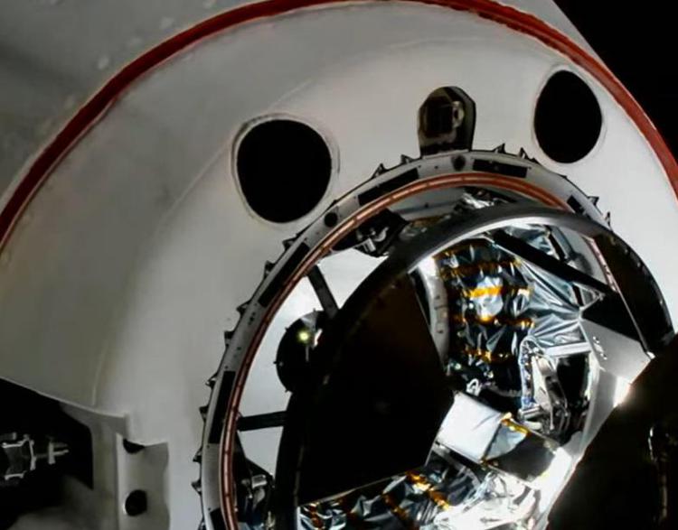 SpaceX, Crew Dragon è arrivata alla Stazione Internazionale /Video