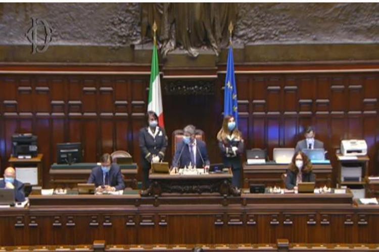 M5S contro Lombardia, bagarre alla Camera