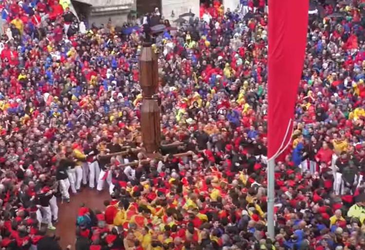 Festa dei Ceri, una 'corsa' folle tra 'ceraioli': festa di popolo a Gubbio