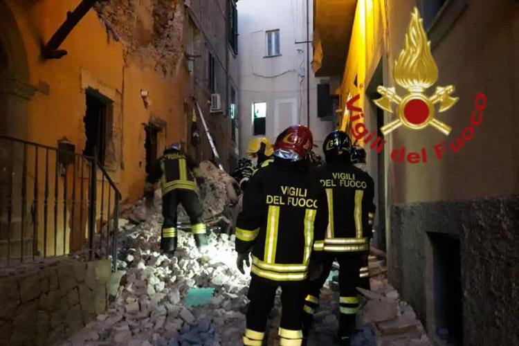 Fuga di gas, crolla palazzina a Marino: 3 feriti