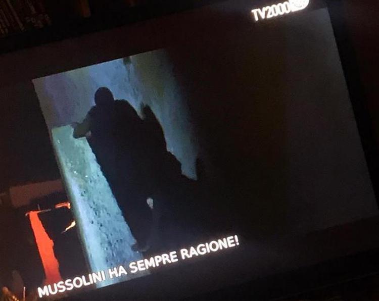 Scritta per Mussolini su tv dei vescovi, caccia agli hacker