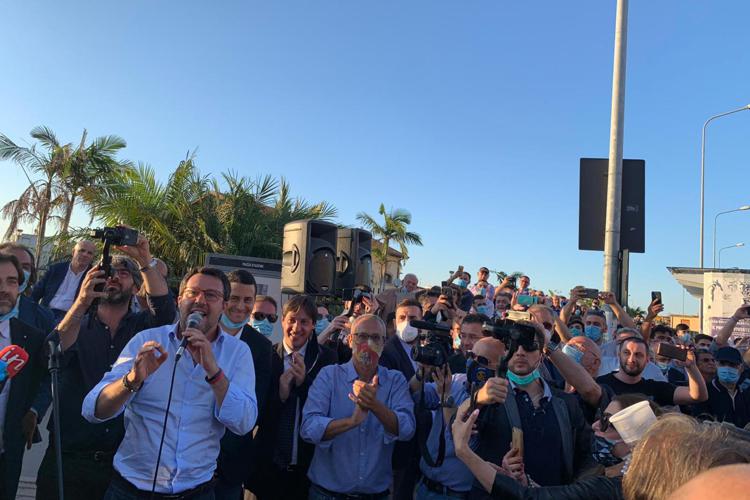 Salvini in Sicilia tra applausi e contestazioni
