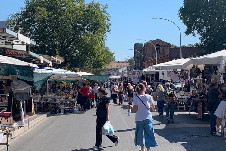Porta Portese torna al pre-covid: file, assembramenti e poche mascherine -  Adnkronos.com