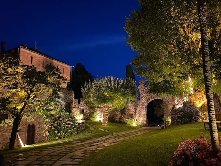 Cerchi location matrimoni Lago di Como? Castello di Rossino, il fascino senza tempo di una dimora storica