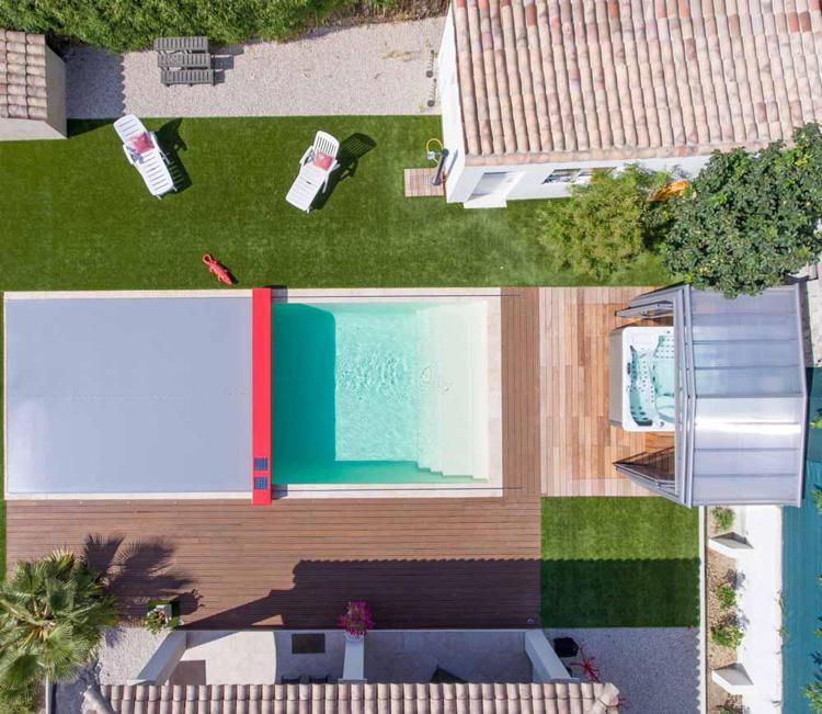Coperture per piscina: l’importanza di valorizzare il giardino con proposte di design
