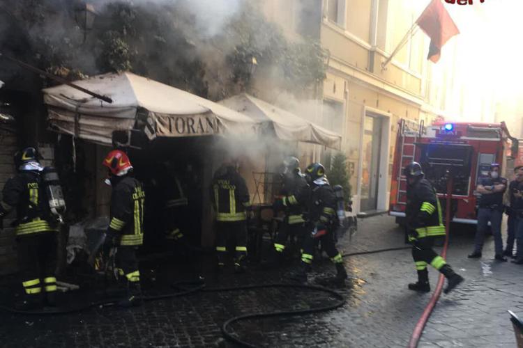 Roma, a fuoco ristorante in centro: 2 intossicati