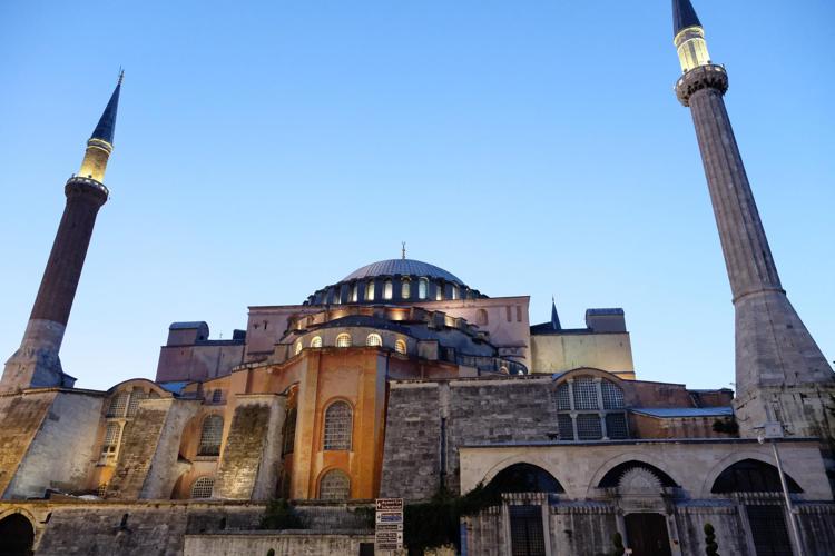 La grande moschea di Santa Sofia a Istanbul (Fotogramma)