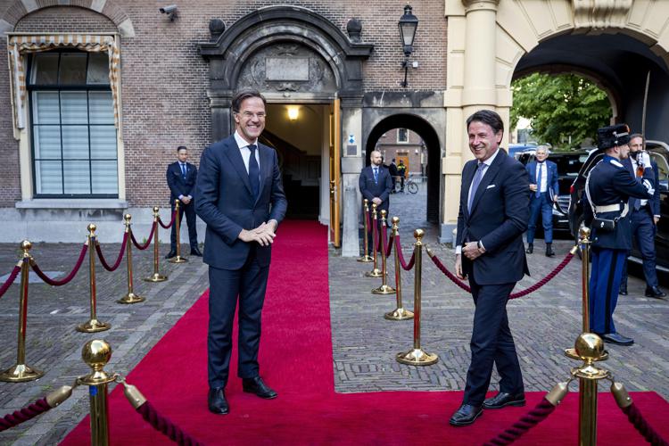 Italy, Netherlands diverge on EU rescue plan