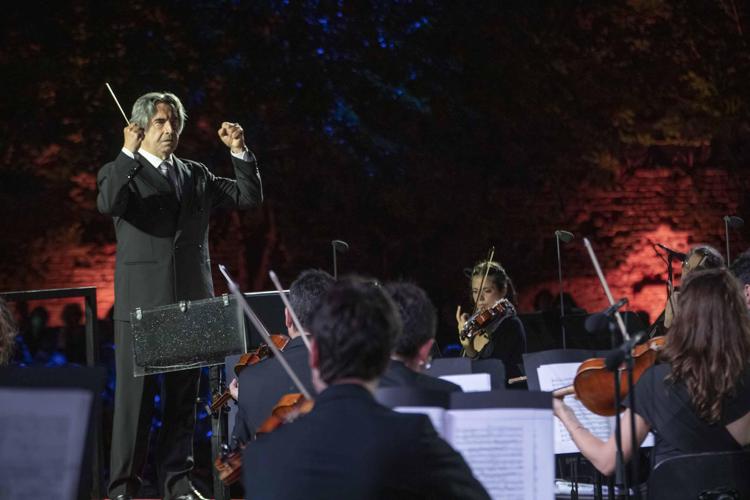 Il maestro Riccardo Muti dirige a Ravenna l'Orchestra Cherubini con il solista Varga in un concerto dedicato a Dvorak