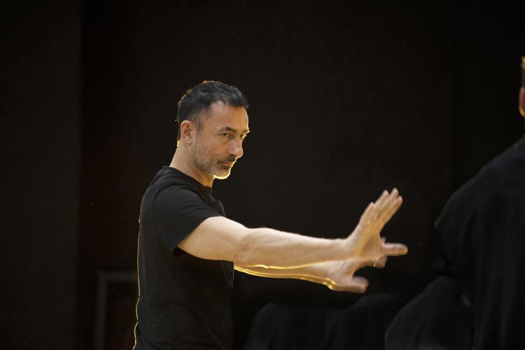 il coreografo e regista di origine greca Dimitris Papaioannou in Italia con l'ultima produzione 'A new in-between project'.   - (foto Julian Mommert)