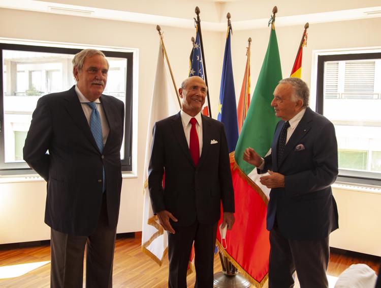 L'ambasciatore Lewis Eisenberg con il Cavaliere del Lavoro Giuseppe Marra e con il generale Michele Adinolfi