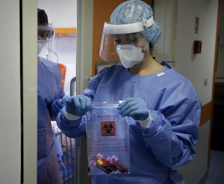 Coronavirus Lombardia, 55 nuovi casi e un morto