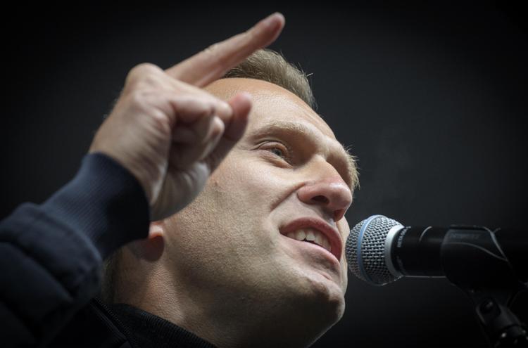 Navalny scopre il complotto: veleno su biancheria intima