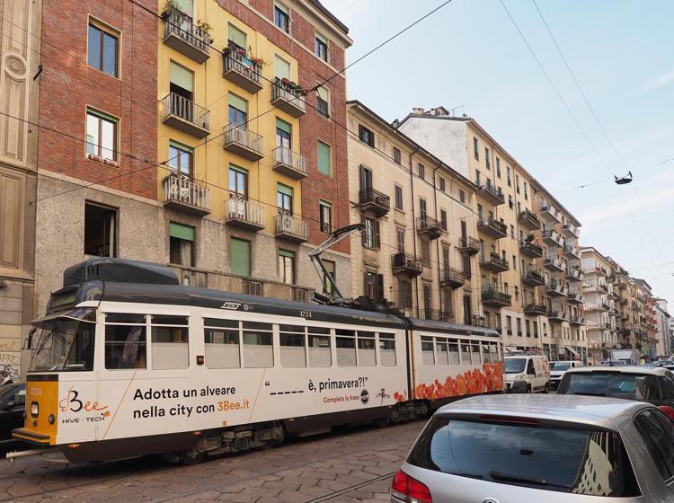 A Milano un 'tram fiorito' per sensibilizzare sui cambiamenti climatici