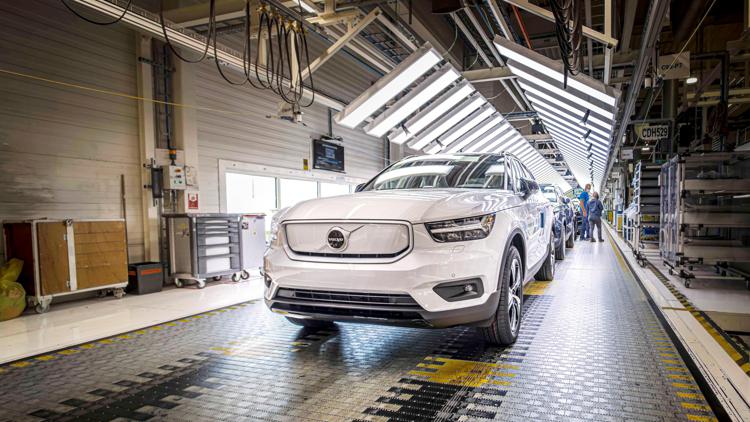 Volvo chiude 2020 con utile a 8,5 mld corone grazie a secondo semestre record