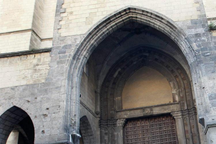 Funerali 11enne suicida a Napoli, da monsignore invito a 'tacere'