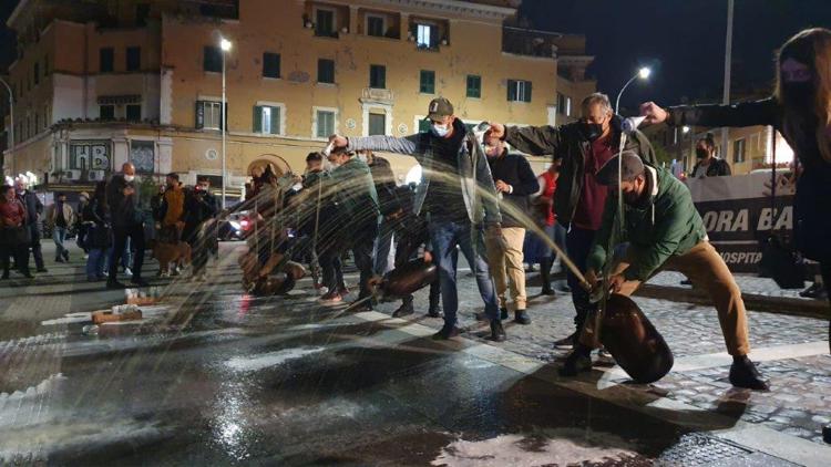 Coronavirus: Roma, titolari ristoranti, 'senza sostegni a imprese serrande resteranno chiuse'