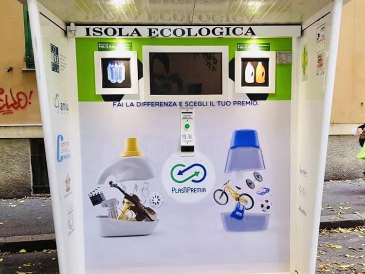 A Genova 4 nuovi eco raccoglitori, premi e sconti in cambio di plastica
