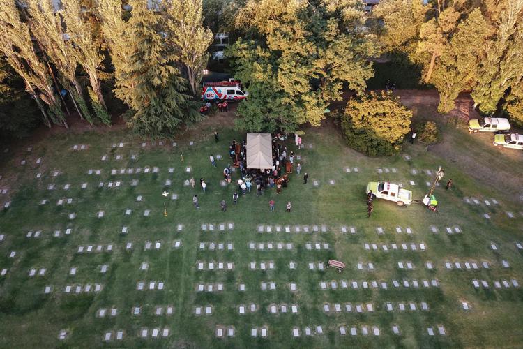 Il cimitero 'Jardin de Bella Vista' a Buenos Aires con i funerali privati di Diego Armando Maradona (Afp)