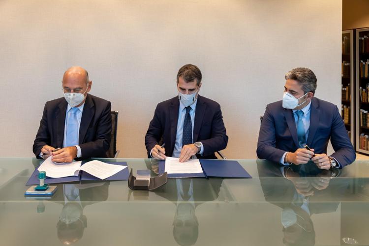 Firma accordo Rettore Calabrò , DG Rossi, BP Sannella