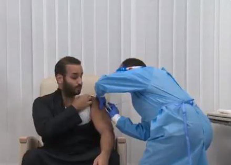 Vaccino covid in Arabia Saudita, prima dose al principe