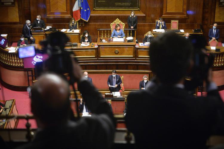 Crisi governo, Conte dice no a Renzi e cerca volenterosi