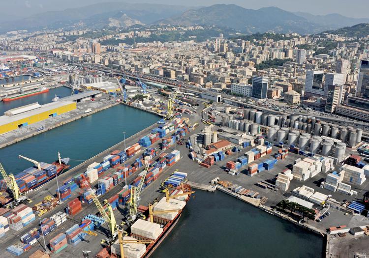 Genova, zona portuale (Fotogramma)