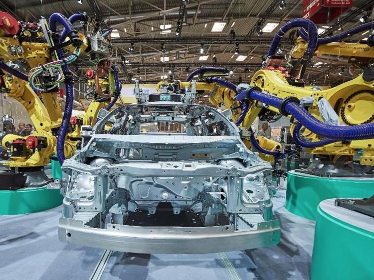 Produzione tedesca ridotta per Ford, Audi e Daimler per la carenza di chip