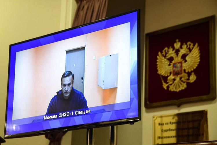Navalny condannato a 3 anni e mezzo di carcere: 