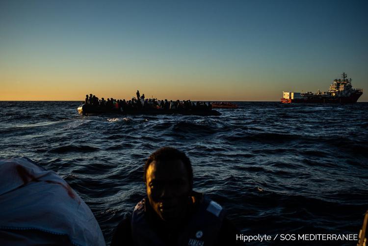 Migranti, Ocean Viking soccorre 121 persone a largo della Libia