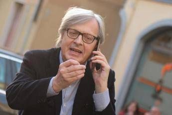 Governo Draghi, Sgarbi: "Fotocopia precedente e novità oscene"