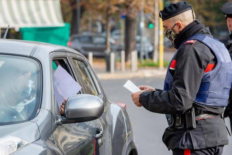 Italia zona arancione e stop spostamenti tra Regioni