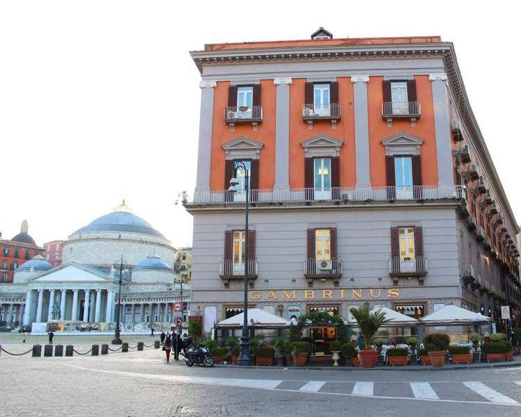 Covid, al Caffè Gambrinus di Napoli sfogliatelle solo da asporto, tornare ad aprire fino alle 22