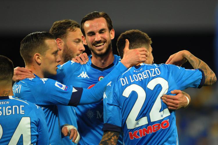 Napoli rialza la testa: 2-0 con il Benevento