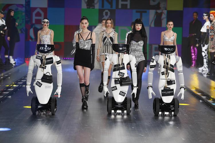 I robot umanoidi dell'Iit in passerella da Dolce&Gabbana