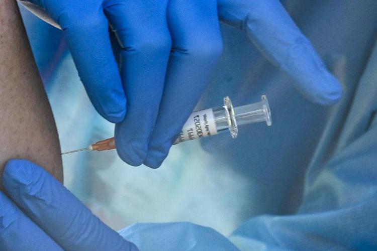 Vaccino covid Lazio, prenotazioni: stop per chi ha 65 anni
